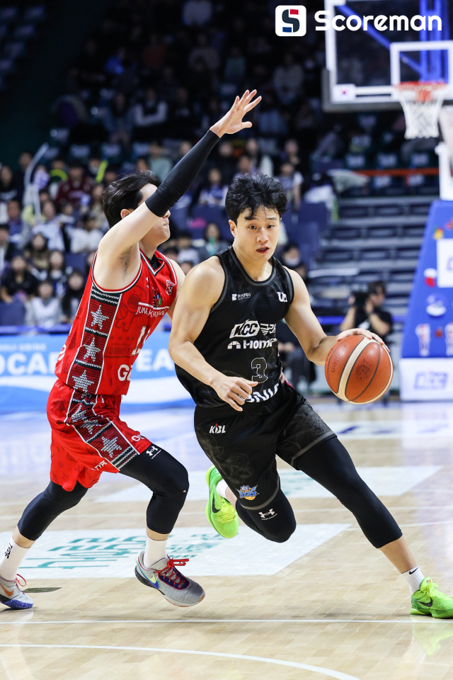 허웅 26점 ‘크리스마스 선물’… 부산 KCC, 4연패 탈출